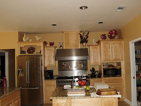Gourmet Kitchen
						:
						6 burner, dbl oven, griddle. All granite, built in wine rack in island. 16X13