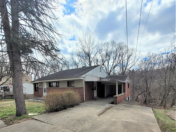 Huge concrete drive way will allow 5 off street parking