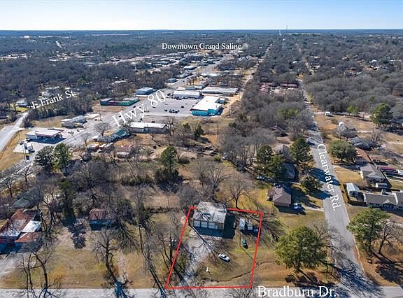 2nd image of 305 Bradburn Rd