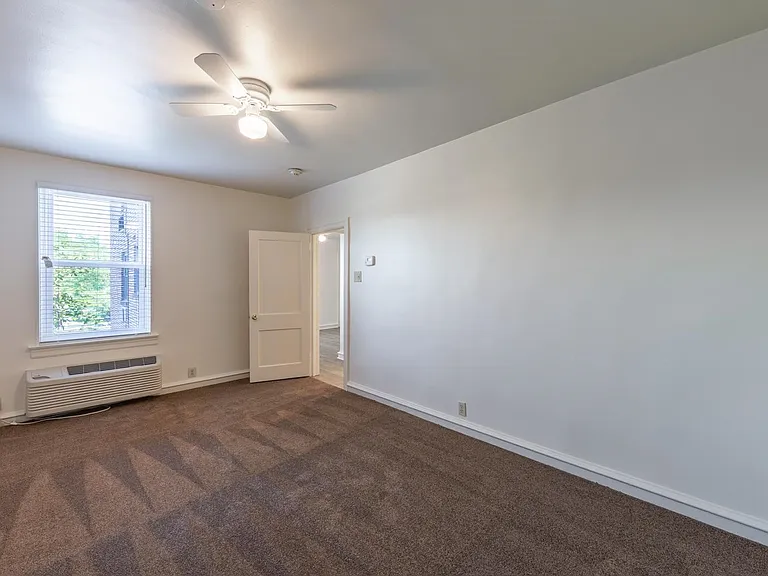 107 Bloomingdale Ave — Photo 14