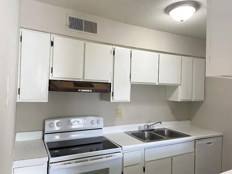 204 21st Avenue Pl — Photo 3
