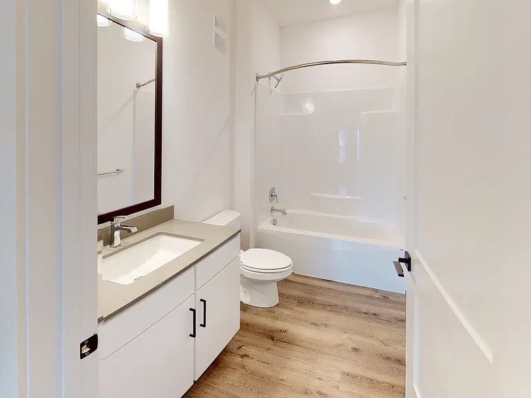 Livery Modern Apartments — Photo 13