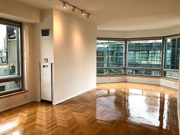 5th image of 301 W 57th St APT 15A