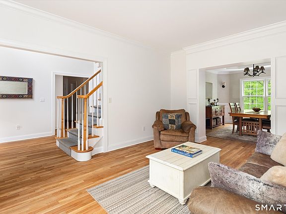 3rd image of 104 Cutlers Farm Road
