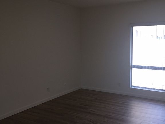 2nd image of 5150 Yarmouth Ave APT 301