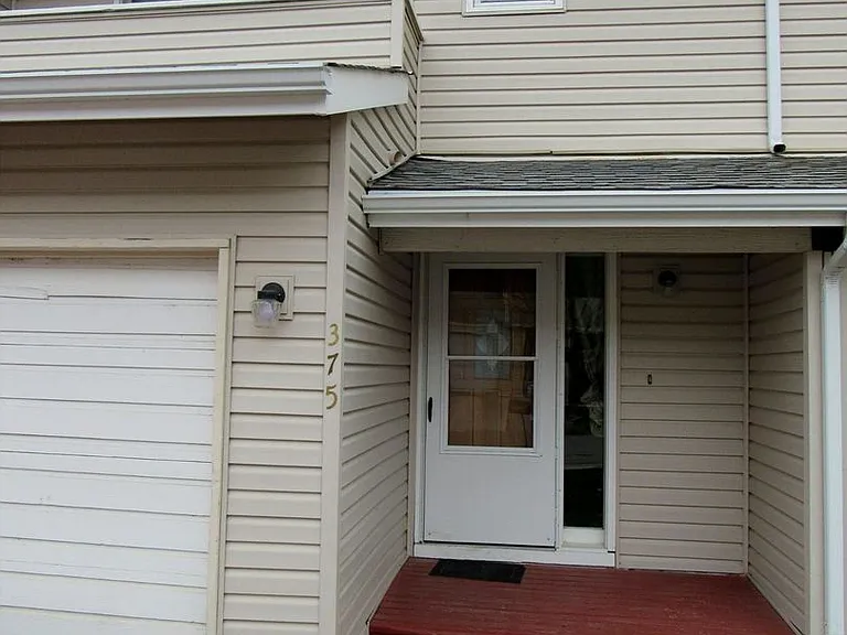 375 Wildrose Ln — Photo 1
