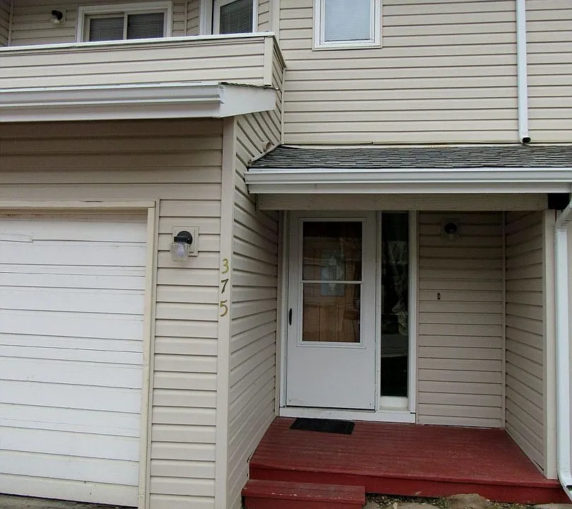 375 Wildrose Ln