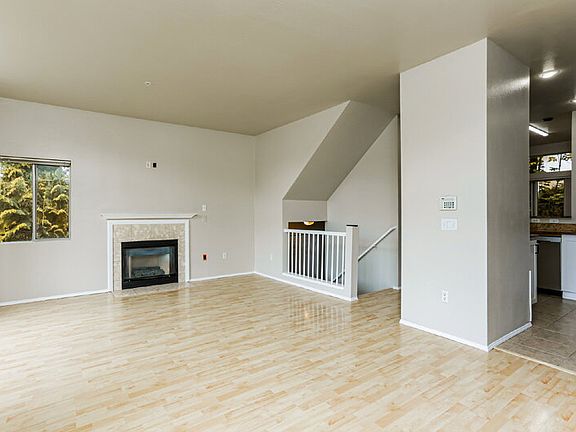 3rd image of 2101 NW Pacific Elm Dr