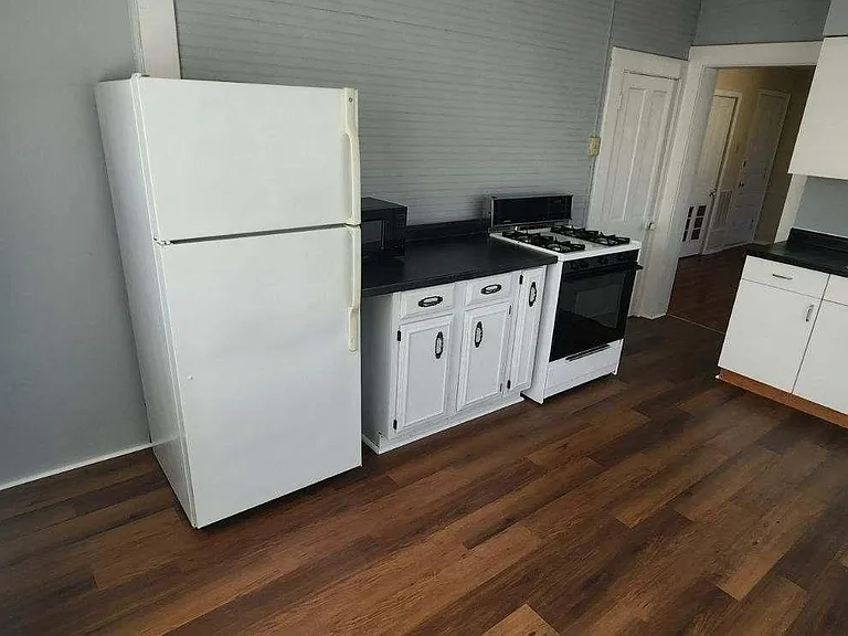210 N Union St #B — Photo 7