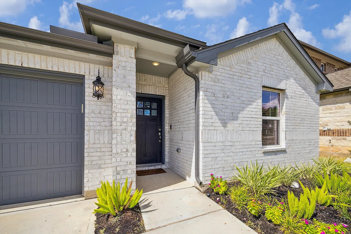 Building Photo - 1510 King Ranch Rd