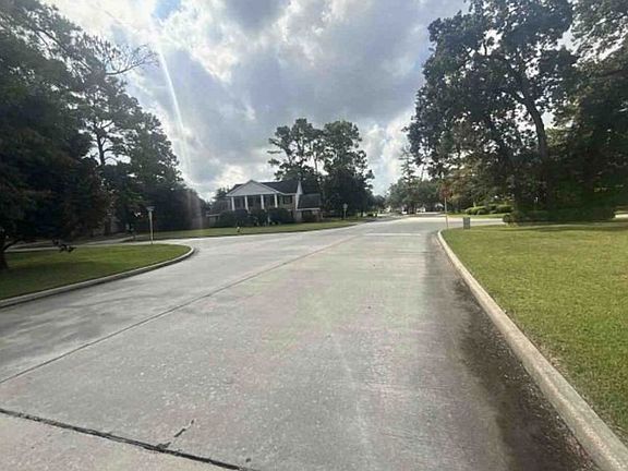 Exterior Neighborhood (street photo)