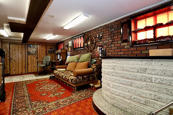 Sold by Remax Edge | media 26