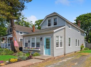 16 Park St, Blue Point, NY 11715