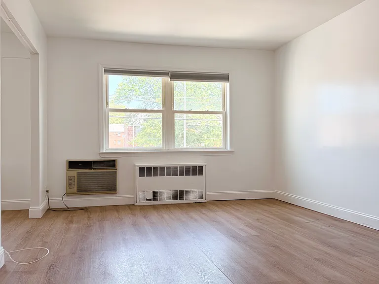 20-14 Utopia Pkwy #2 — Photo 11