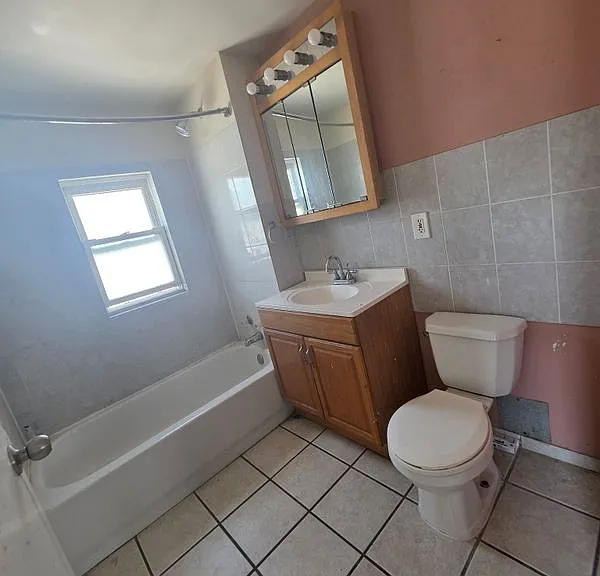 1947 W Marquette Rd #3 — Photo 7