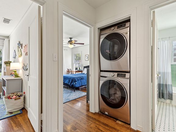 3rd image of 6926 Santa Monica Dr