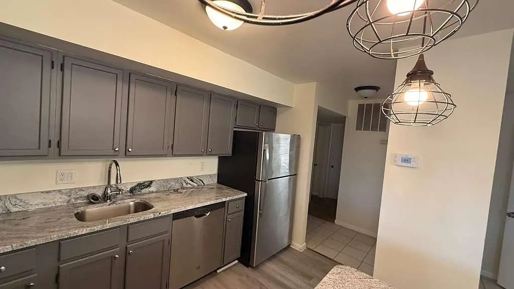 2 bed, 961 sqft, $1,700 — Photo 2