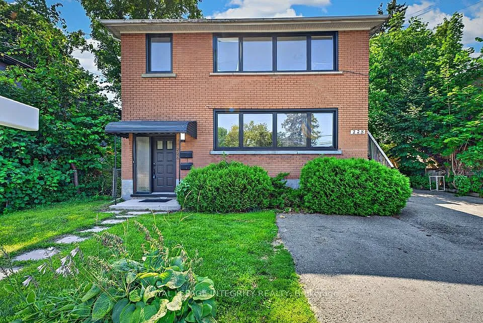 228 Woodroffe Ave #2