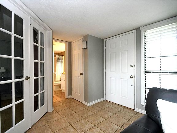 3rd image of 2522 Silver Cypress Dr