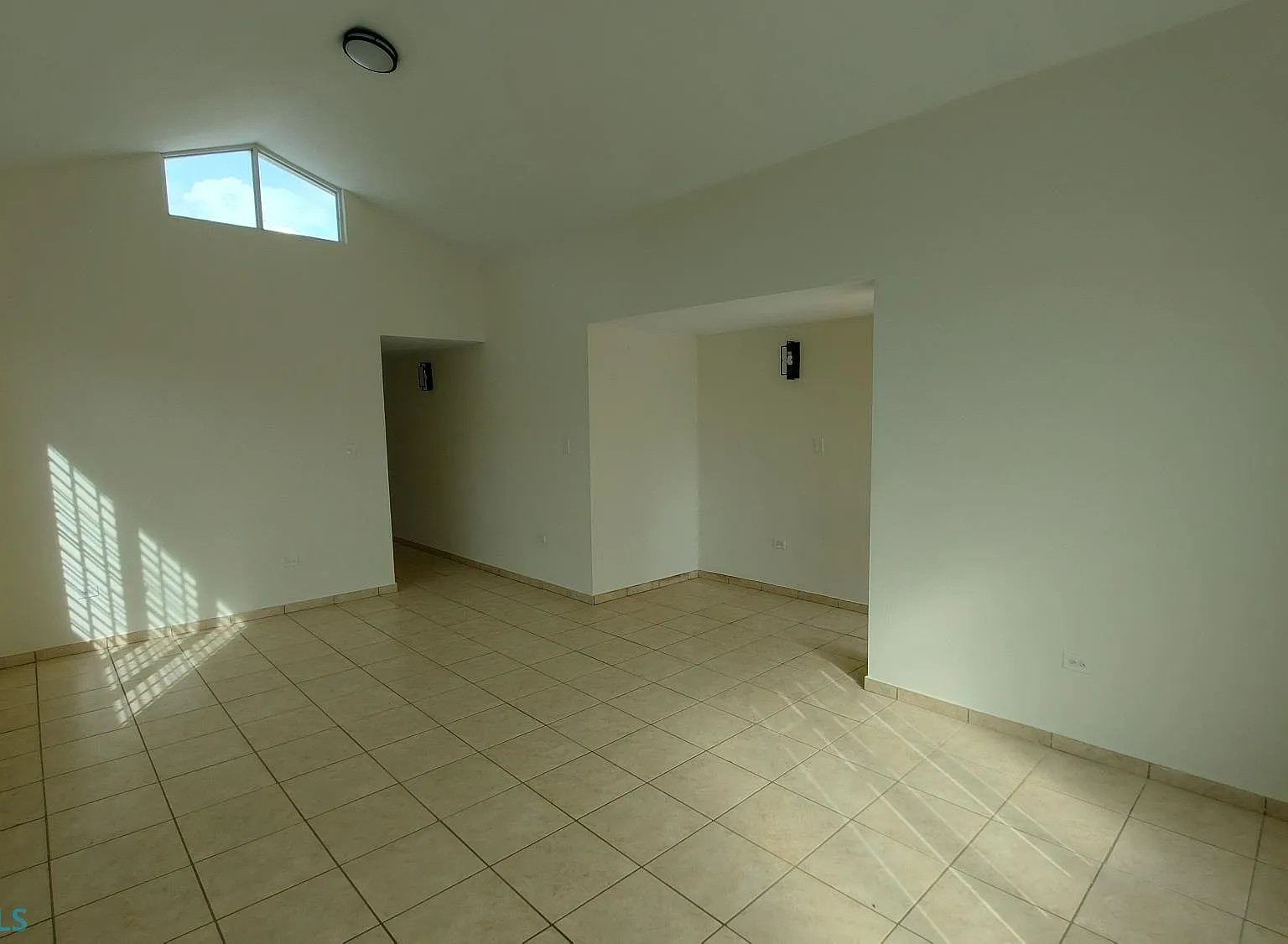 4 bed, 2.5 bath, 1850 sqft, $2,000 — Photo 2