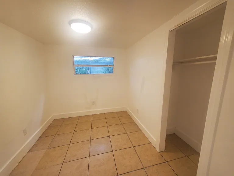 1645 Prescott St S — Photo 5