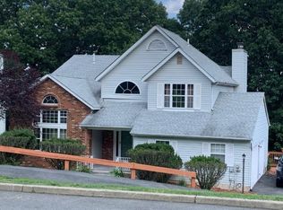 6 Metro Vista Dr, Hawthorne, NJ 07506