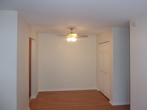 4th image of 9S040 Lake Dr APT 106