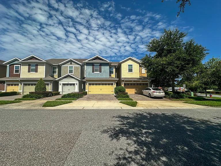 1018 Capitol Hill Ct — Photo 3