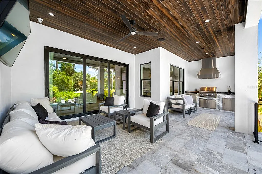 5 bed, 5.5 bath, 4944 sqft, $16,000 — Photo 3