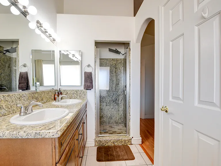7365 Tamarind Ave — Photo 12