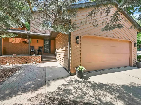 1930 Belmont Dr, Green Bay, WI 54304