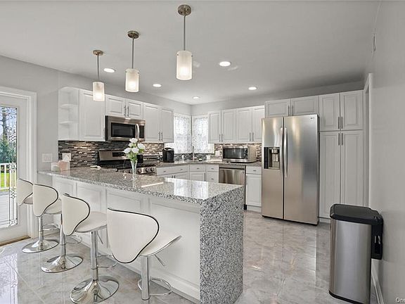 3rd image of 320 Essex Fells Ct