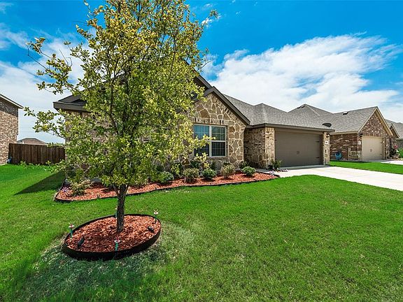 3rd image of 522 Clearlake Dr