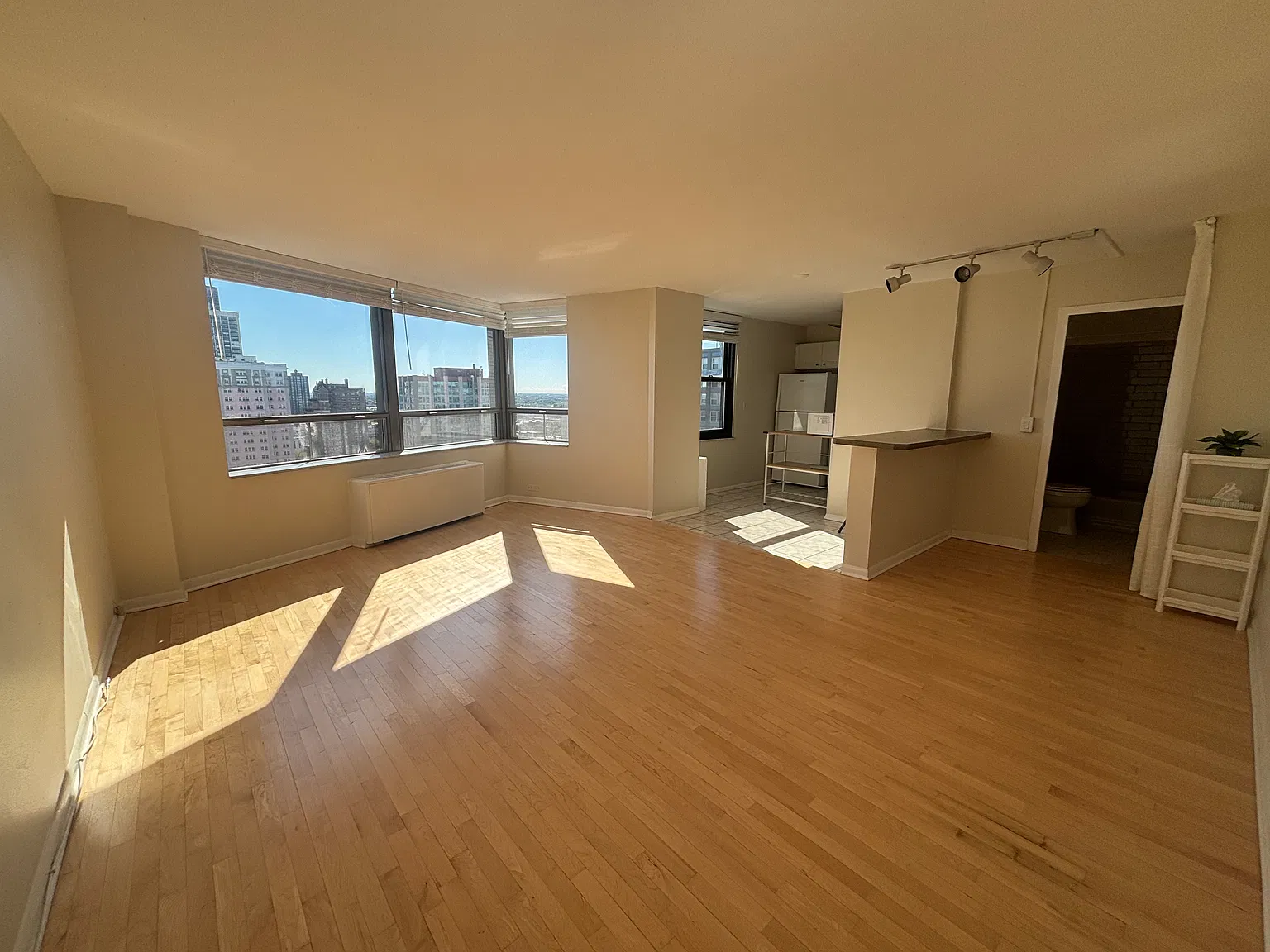 Studio, $1,600 — Photo 2