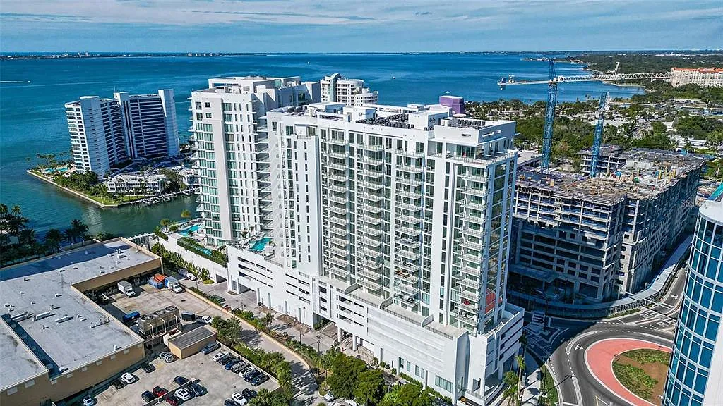 2 bed, 3.0 bath, 1689 sqft, $6,700 — Photo 1