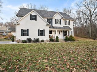 11 Arrowhead Trl, Waterford, CT 06385