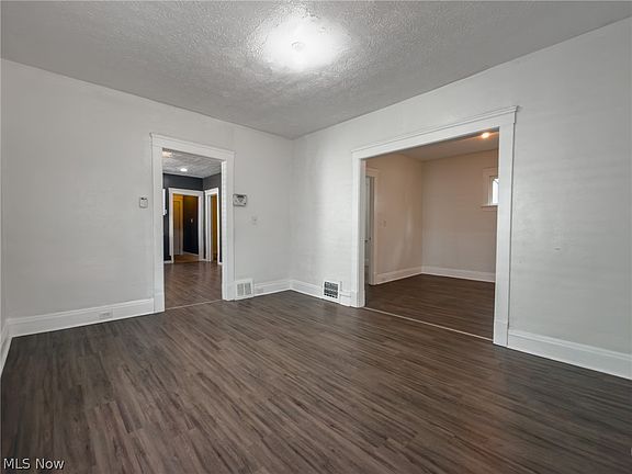 3rd image of 10209 Elwell Ave