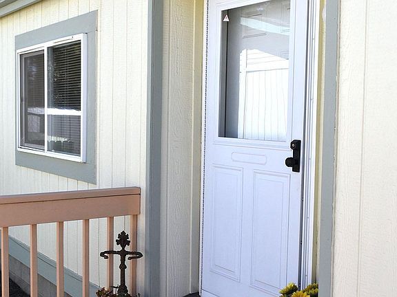 4th image of 1018 SE Valleywood Pl