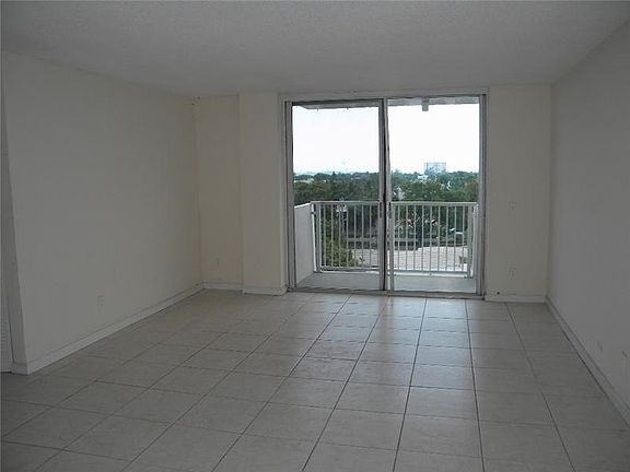 3rd image of 2020 NE 135th St APT 609