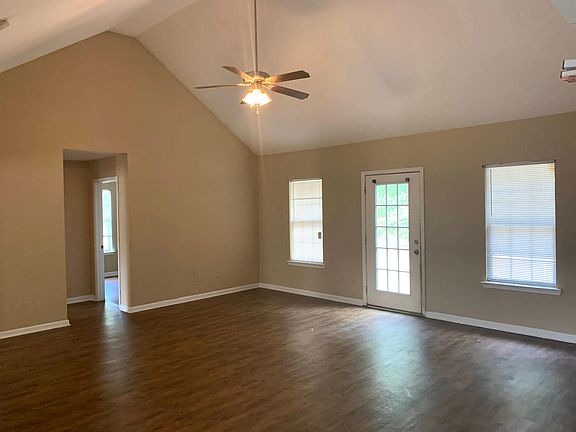 3rd image of 139 Thomkin Dr