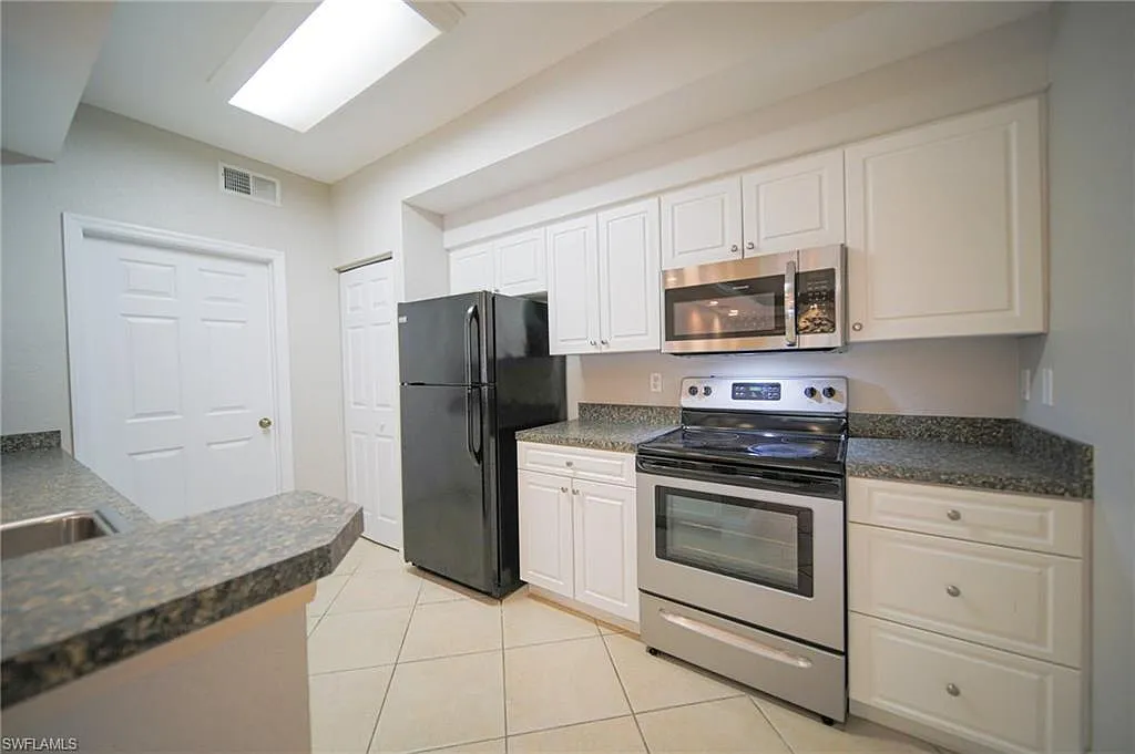 Building Photo - 4680 Saint Croix Ln #512