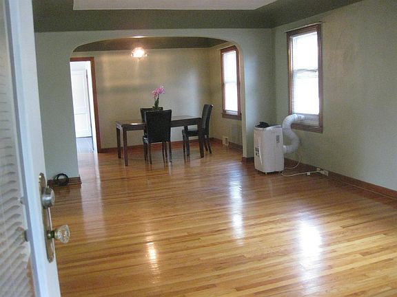 3rd image of 312 Plummer St