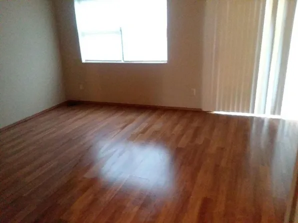 3040 W Village Ln, Springfield, MO 65807