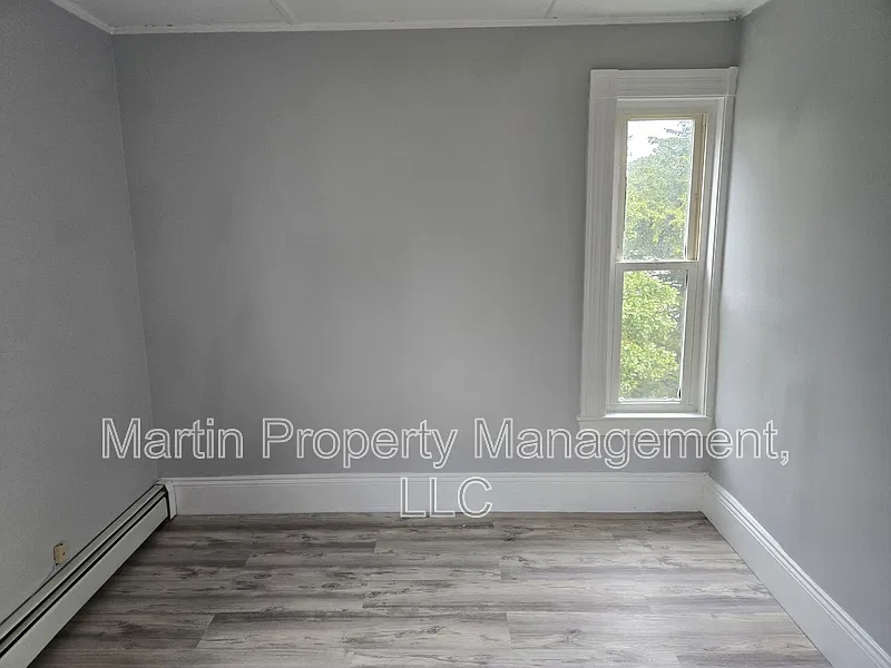 3 bed, 1.0 bath, $2,500 — Photo 4