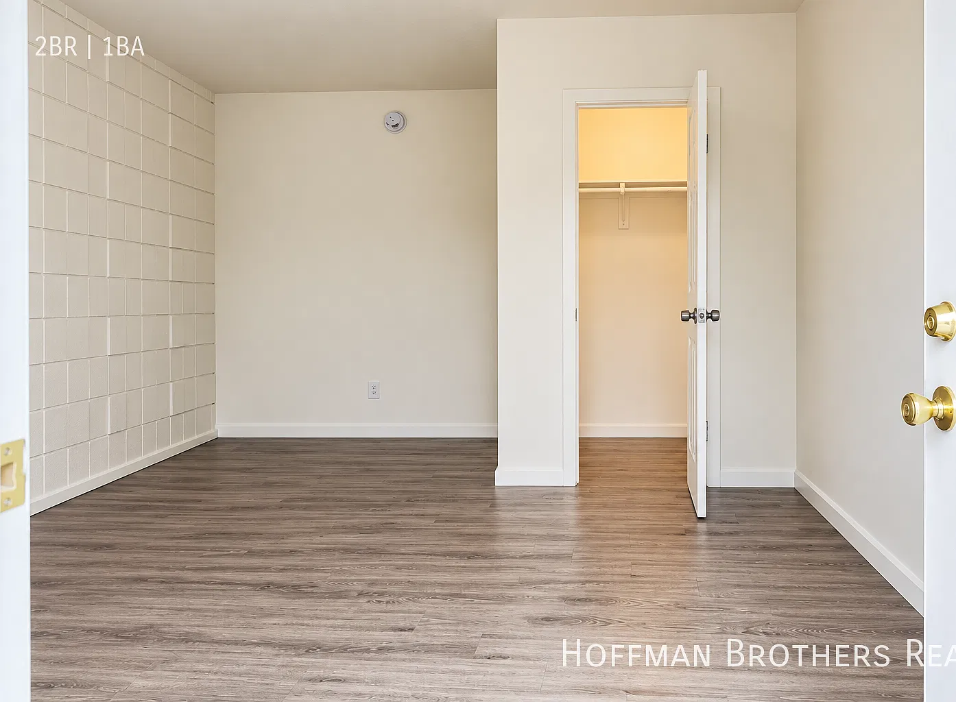South Bay 2BR with Hardwood Floors, A/C, Stainless Steel Kitchen, Parking & On-Site Laundry! — Photo 4