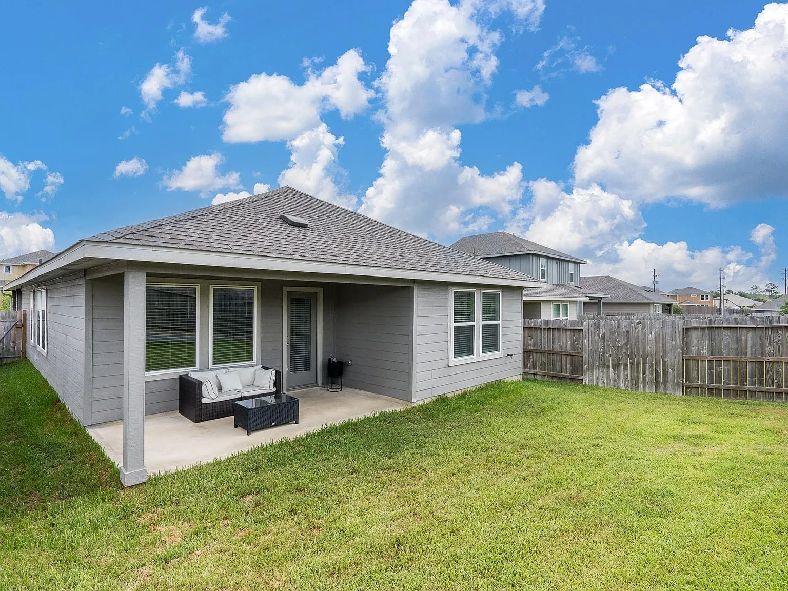 4 bed, 2.0 bath, 1565 sqft, $2,300 — Photo 4