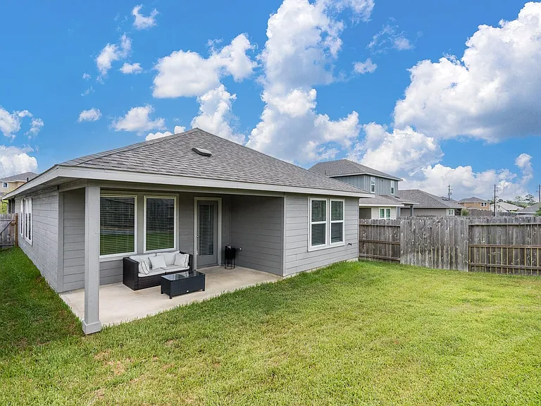 219 Charles Ridge Dr — Photo 3