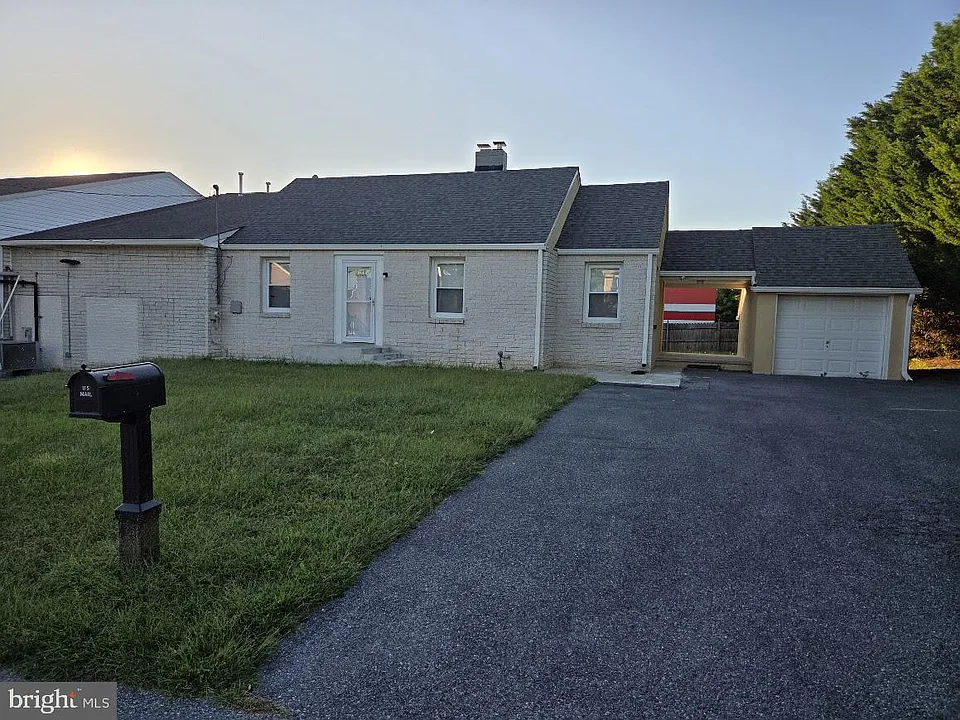 8 Virginia Ave