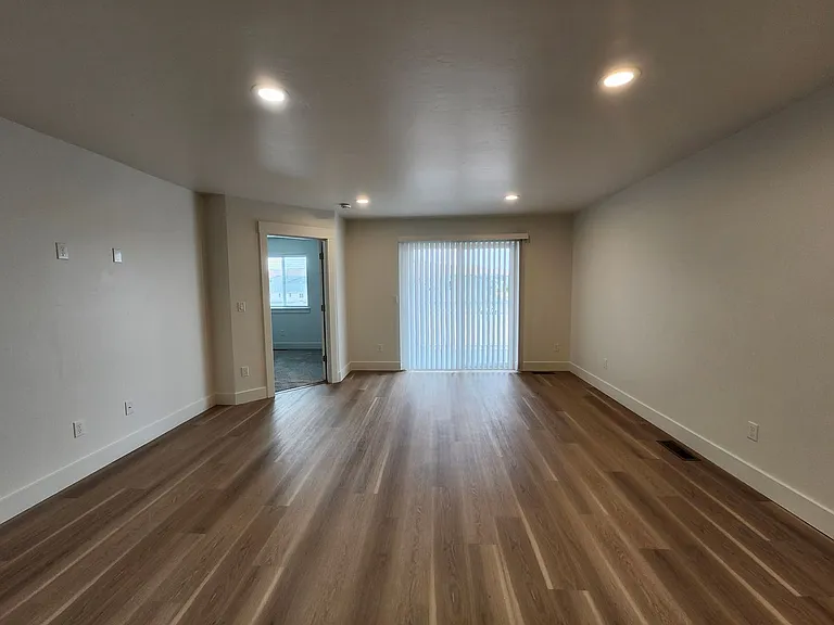 859 Duke Ln — Photo 6