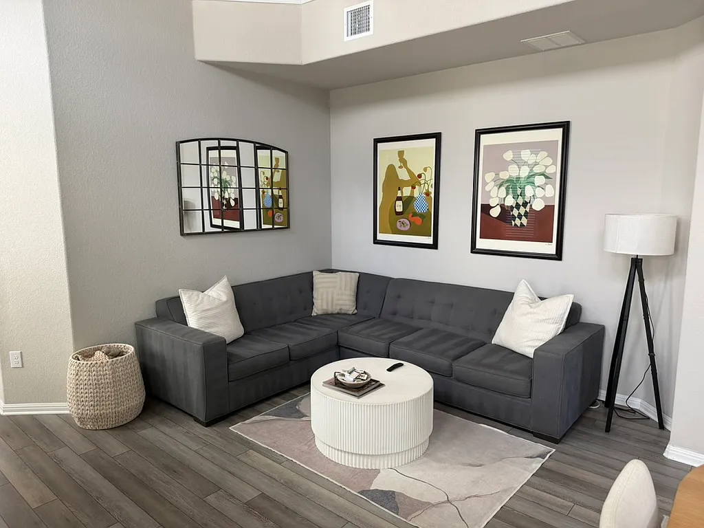 3 bed, 2.5 bath, 1900 sqft, $2,795 — Photo 2